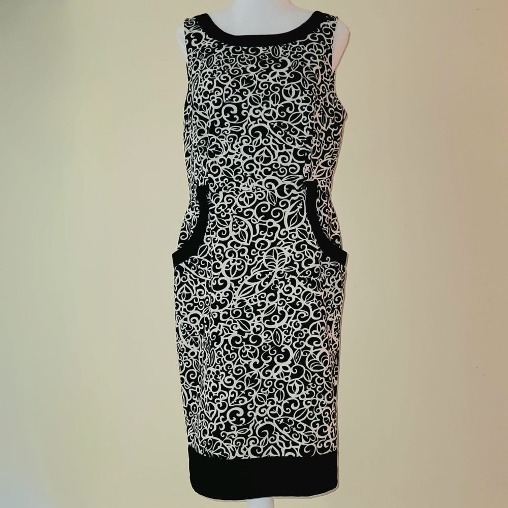 GUC London Times Black and White Print Sheath Sleeveless